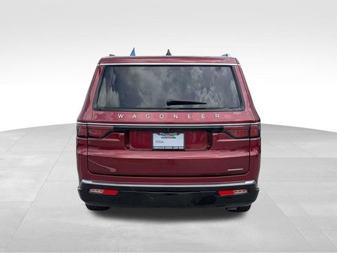 Used 2024 Jeep Wagoneer L Series II RWD image 5