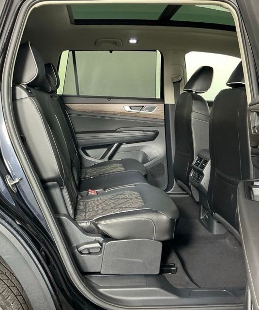 Used 2024 Volkswagen Atlas SEL Premium R-Line AWD/4WD image 29