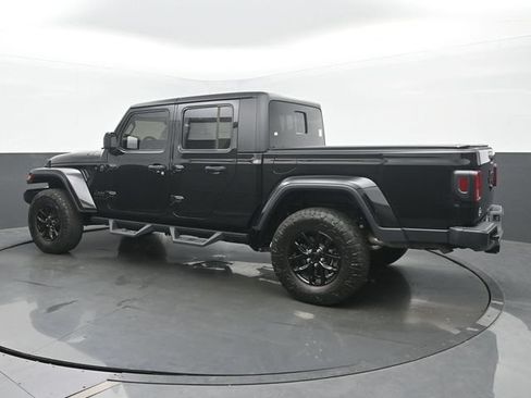 Used 2022 Jeep Gladiator Sport AWD/4WD image 3