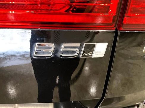 Certified 2023 Volvo XC60 B5 Ultimate AWD/4WD image 11