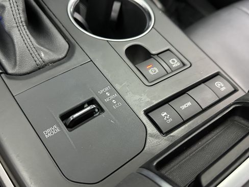 Used 2021 Toyota Highlander XLE image 19