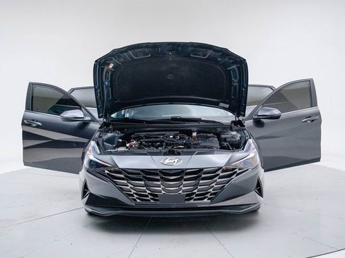 Used 2022 Hyundai Elantra SEL w/ Convenience + Premium Package image 16