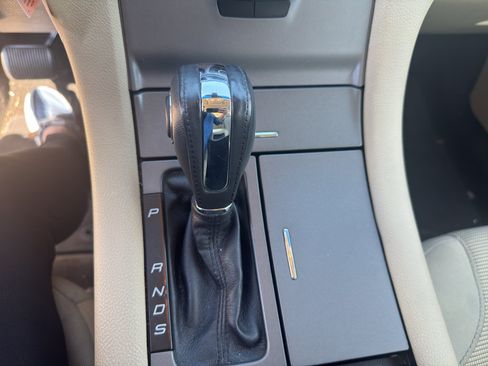Used 2015 Ford Taurus SEL FWD image 10