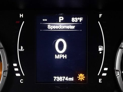 Used 2015 Jeep Renegade Latitude FWD image 32
