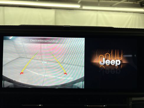 Used 2025 Jeep Wrangler Unlimited Sahara w/ Safety Group AWD/4WD image 20