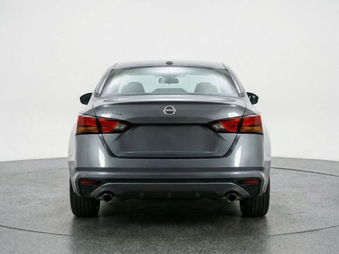 Used 2025 Nissan Altima 2.5 SV FWD image 7