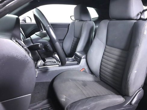 Used 2011 Dodge Challenger SE image 23