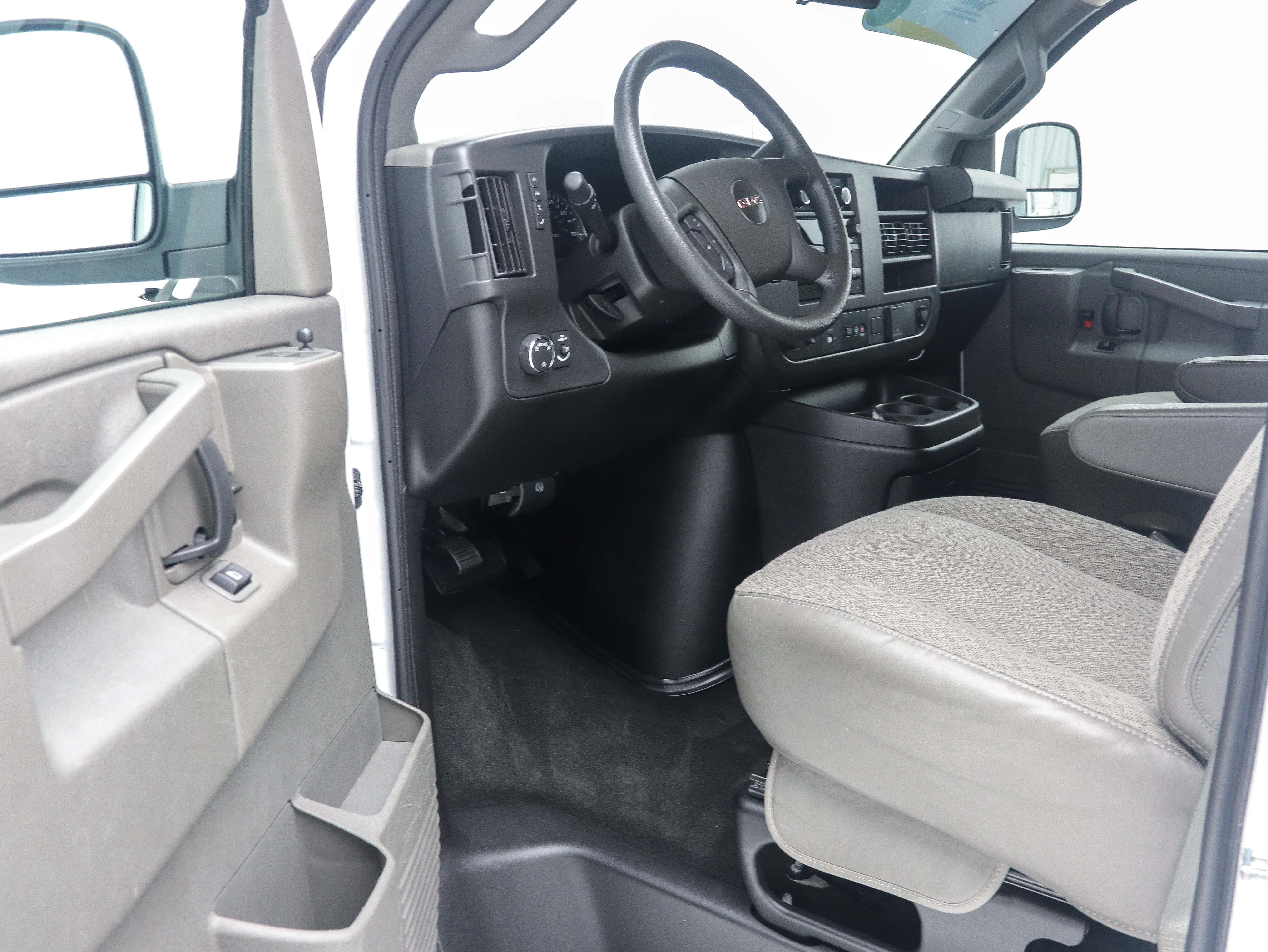 Used 2025 GMC Savana 3500 LT w/ LT Preferred Equipment Group RWD image 13