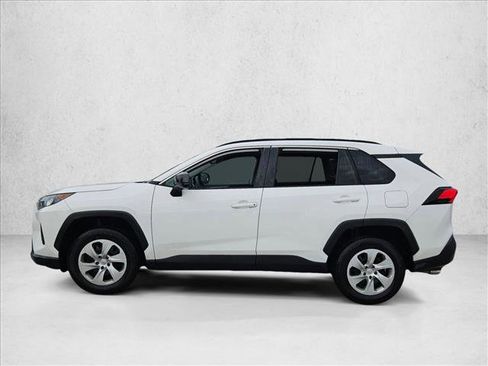 Used 2021 Toyota RAV4 LE image 3