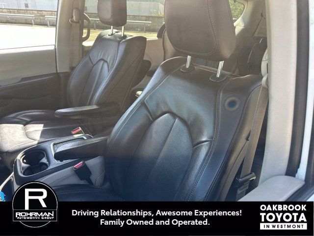 Used 2017 Chrysler Pacifica Touring-L Plus FWD image 6