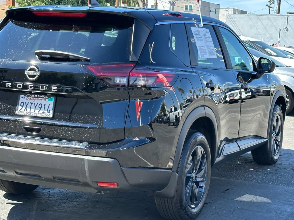 Used 2026 Nissan Rogue SV w/ Cold Weather Package FWD image 8