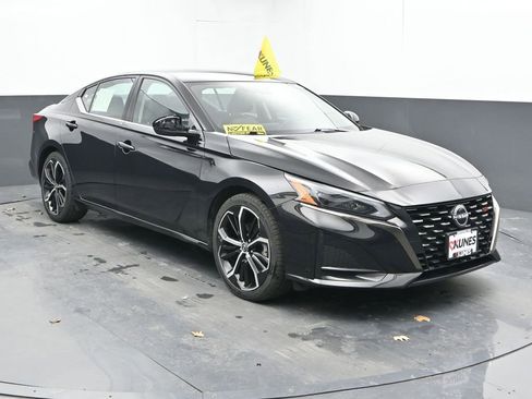 Used 2024 Nissan Altima 2.5 SR image 3