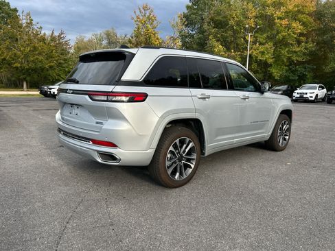 Used 2023 Jeep Grand Cherokee Overland w/ Luxury Tech Group IV image 6