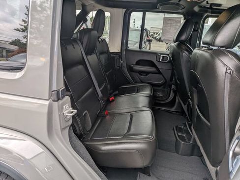 Used 2022 Jeep Wrangler Unlimited Sahara w/ LED Lighting Group AWD/4WD image 29