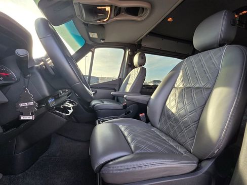 Used 2021 Mercedes-Benz Sprinter 2500 image 23