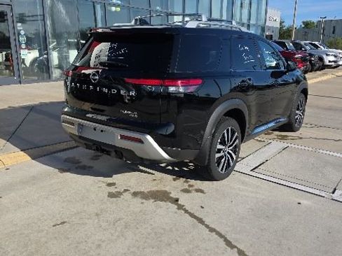 Used 2025 Nissan Pathfinder Platinum w/ Cargo Package AWD/4WD image 4
