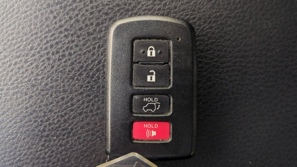 Used 2017 Toyota RAV4 XLE FWD image 24
