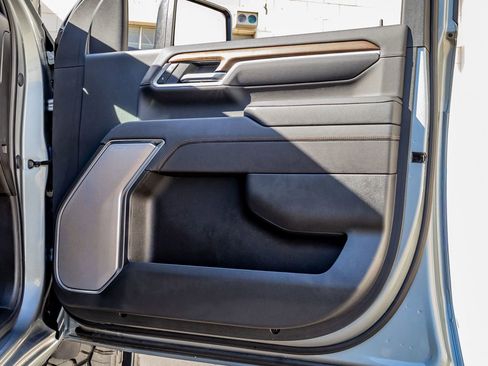 Used 2025 Chevrolet Silverado 2500 High Country w/ High Country Premium Package image 36