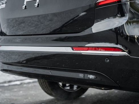 Certified 2025 Volvo XC90 T8 Core w/ Climate Package image 6