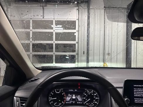 Used 2025 Nissan Rogue SV FWD image 7
