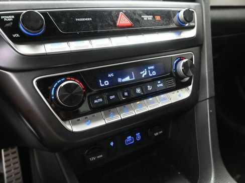 Used 2018 Hyundai Sonata Sport w/ Tech Package 05 FWD image 19