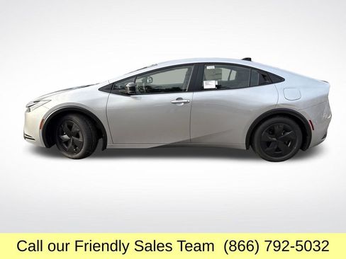 New 2026 Toyota Prius Plug-In Hybrid FWD image 2