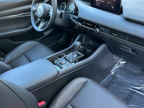 Certified 2025 MAZDA MAZDA3 2.5 Turbo Sedan w/Premium Plus AWD/4WD image 16