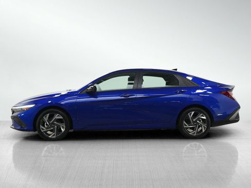 Used 2025 Hyundai Elantra Sport FWD image 2