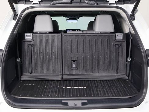 Used 2022 Toyota Highlander Platinum image 15