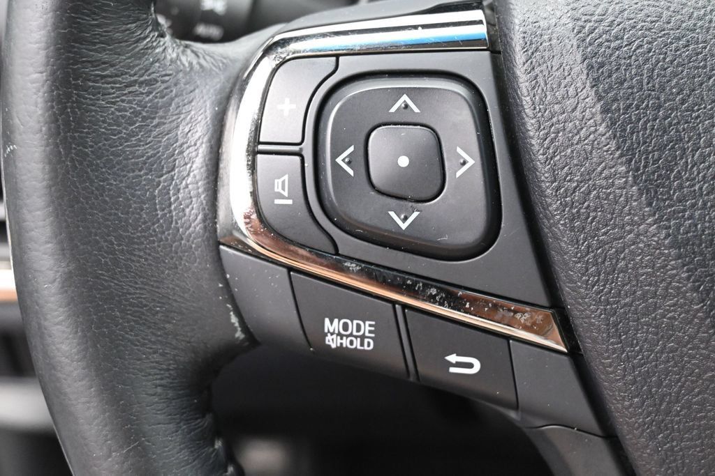 Used 2016 Toyota Avalon XLE FWD image 17