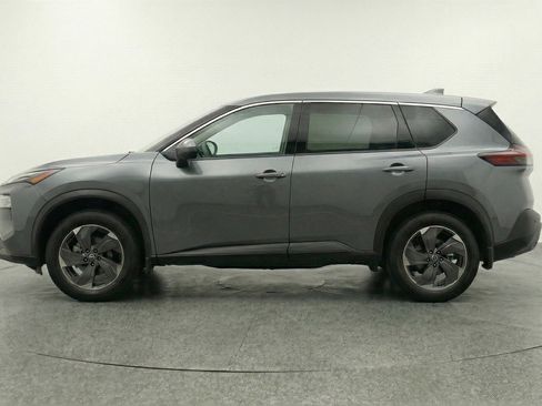 Used 2025 Nissan Rogue SV image 5