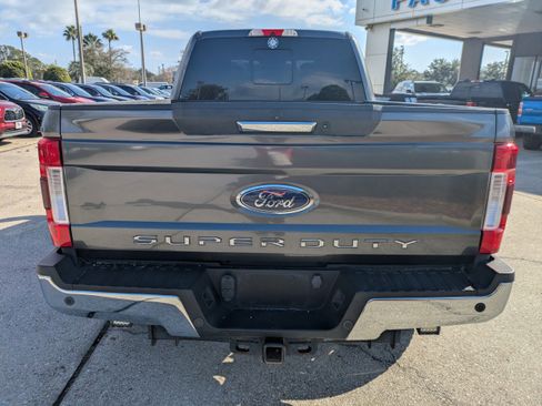 Used 2019 Ford F250 Lariat w/ Chrome Package image 5
