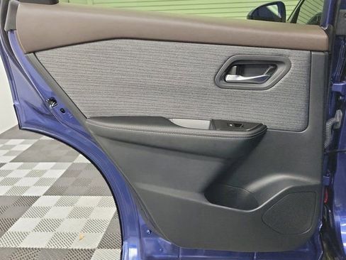 Certified 2023 Nissan Rogue SV FWD image 17