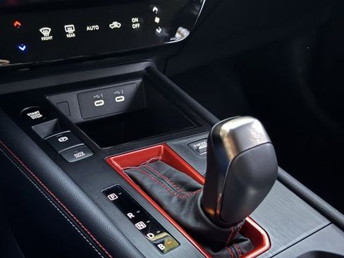 Used 2025 Nissan Kicks SR image 28