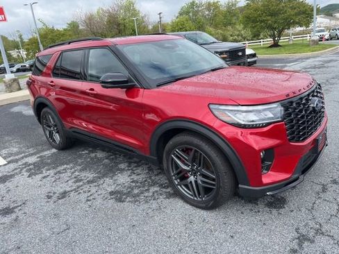 Used 2025 Ford Explorer ST AWD/4WD image 3