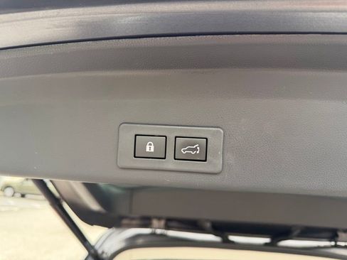 Used 2023 Subaru Ascent Limited w/ Technology Package AWD/4WD image 8