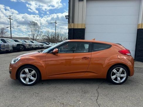 Used 2015 Hyundai Veloster FWD image 2