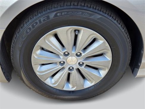 Used 2016 Hyundai Sonata SE image 8