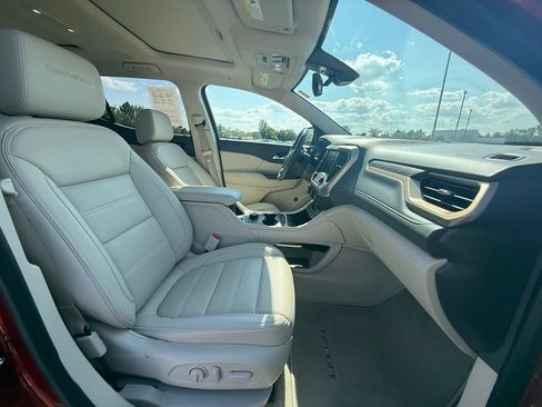 Used 2021 GMC Acadia Denali w/ Denali Technology Package FWD image 33