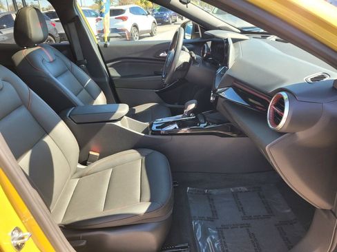 Certified 2024 Chevrolet Trax RS w/ Sunroof Package image 17