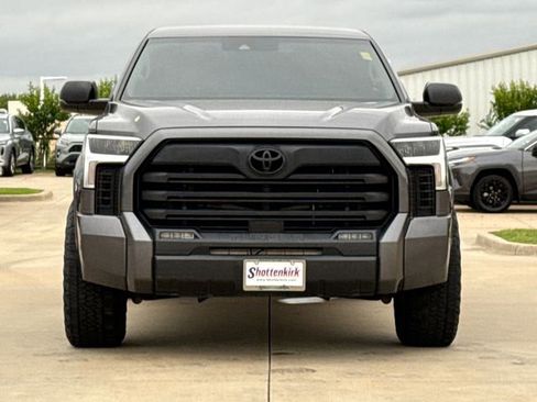 Used 2022 Toyota Tundra SR5 RWD image 2