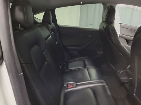 Used 2022 Tesla Model Y Long Range image 22