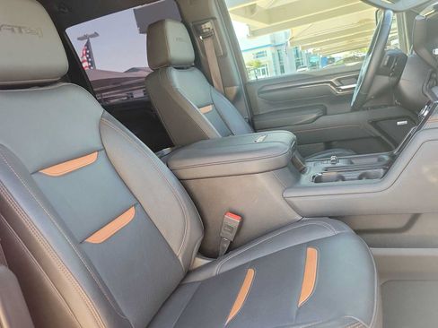 Used 2024 GMC Sierra 2500 AT4 w/ AT4 Preferred Package AWD/4WD image 18