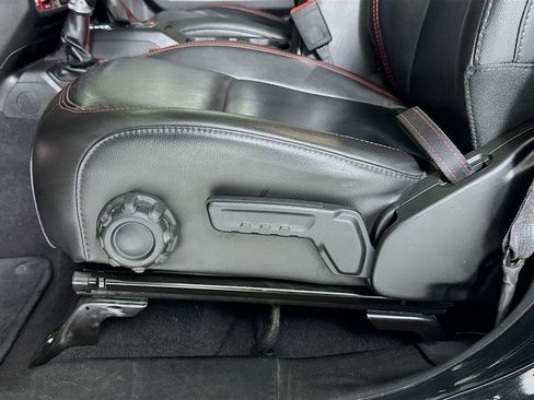 Used 2022 Jeep Wrangler Unlimited Rubicon w/ Cold Weather Group image 18