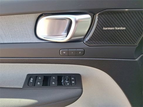 New 2025 Volvo XC40 B5 Ultra w/ Climate Package image 11