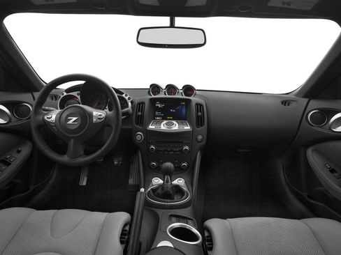 Used 2016 Nissan 370Z Coupe RWD image 5