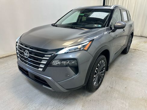 Certified 2025 Nissan Rogue SL w/ Tech Package AWD/4WD image 10