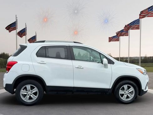Used 2018 Chevrolet Trax LT w/ LT Convenience Package image 8