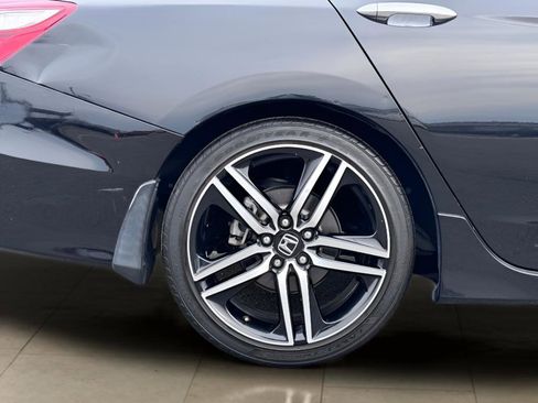 Used 2017 Honda Accord Sport image 38