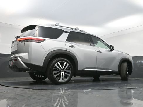 Used 2023 Nissan Pathfinder Platinum FWD image 30